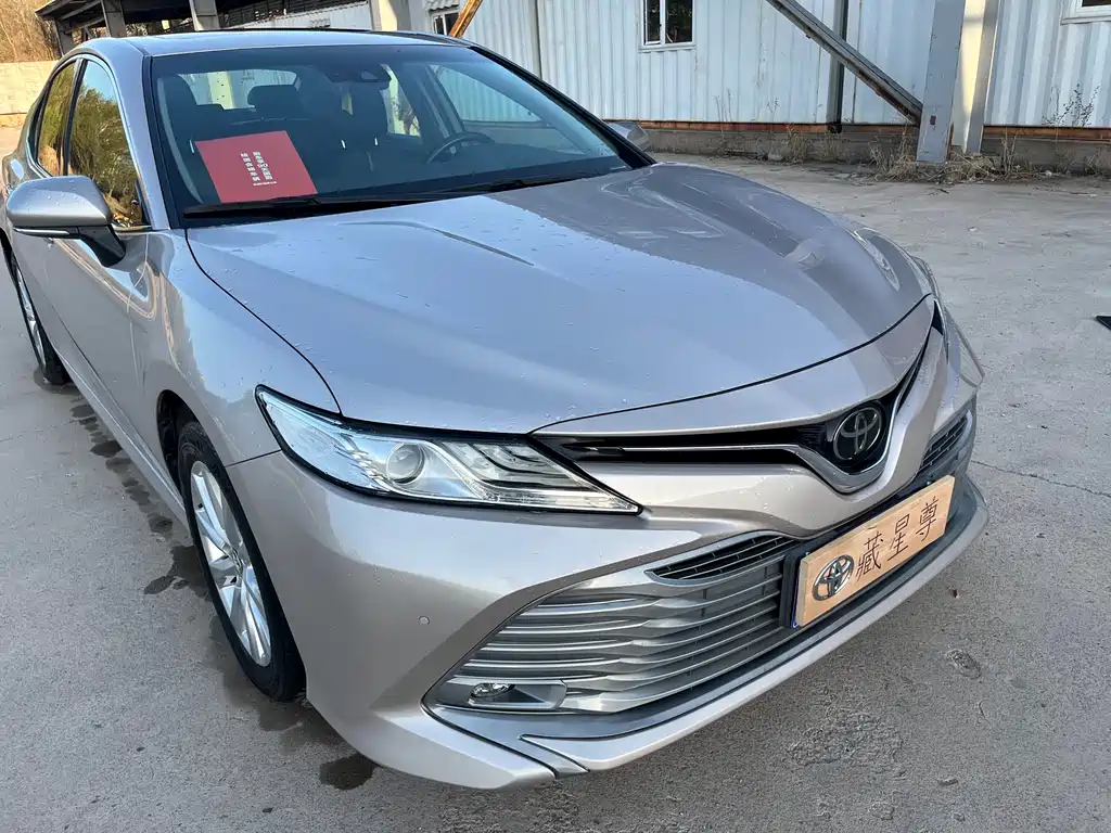 Toyota Camry — фото 3