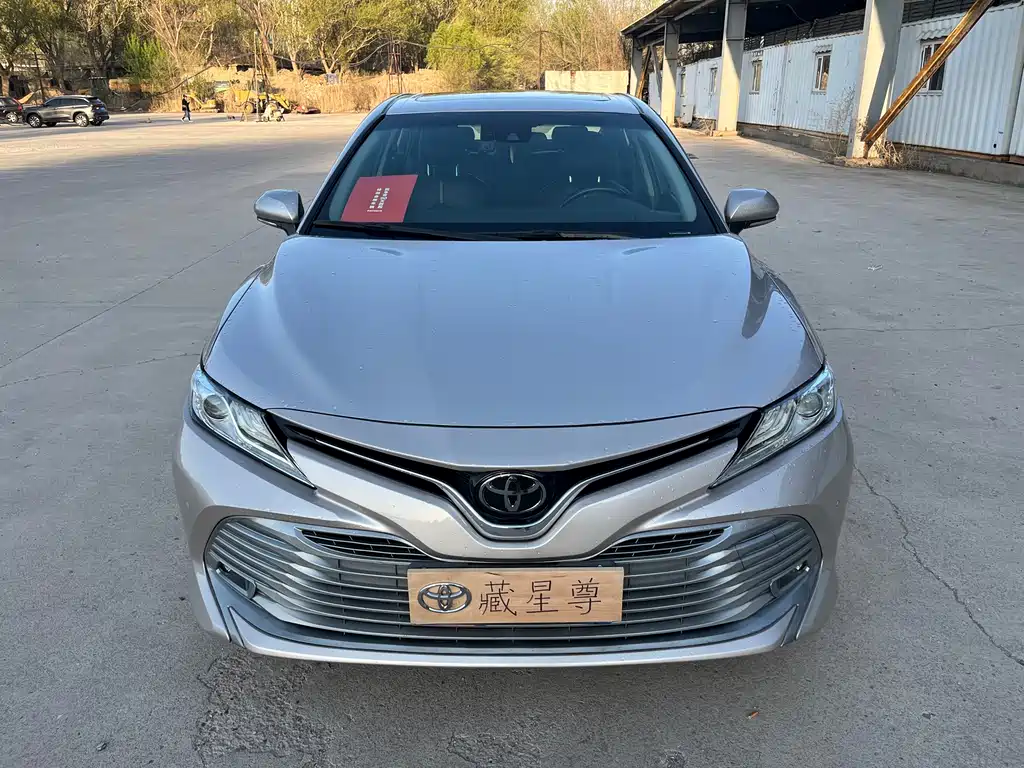 Toyota Camry — фото 5