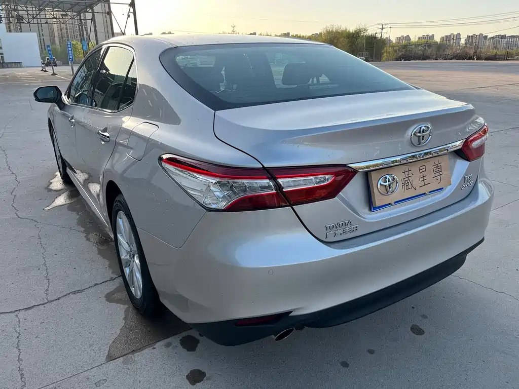 Toyota Camry — фото 8