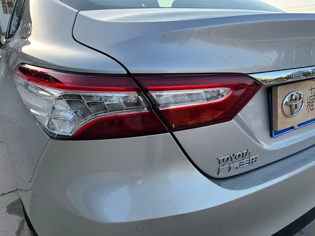 Toyota Camry — фото 9