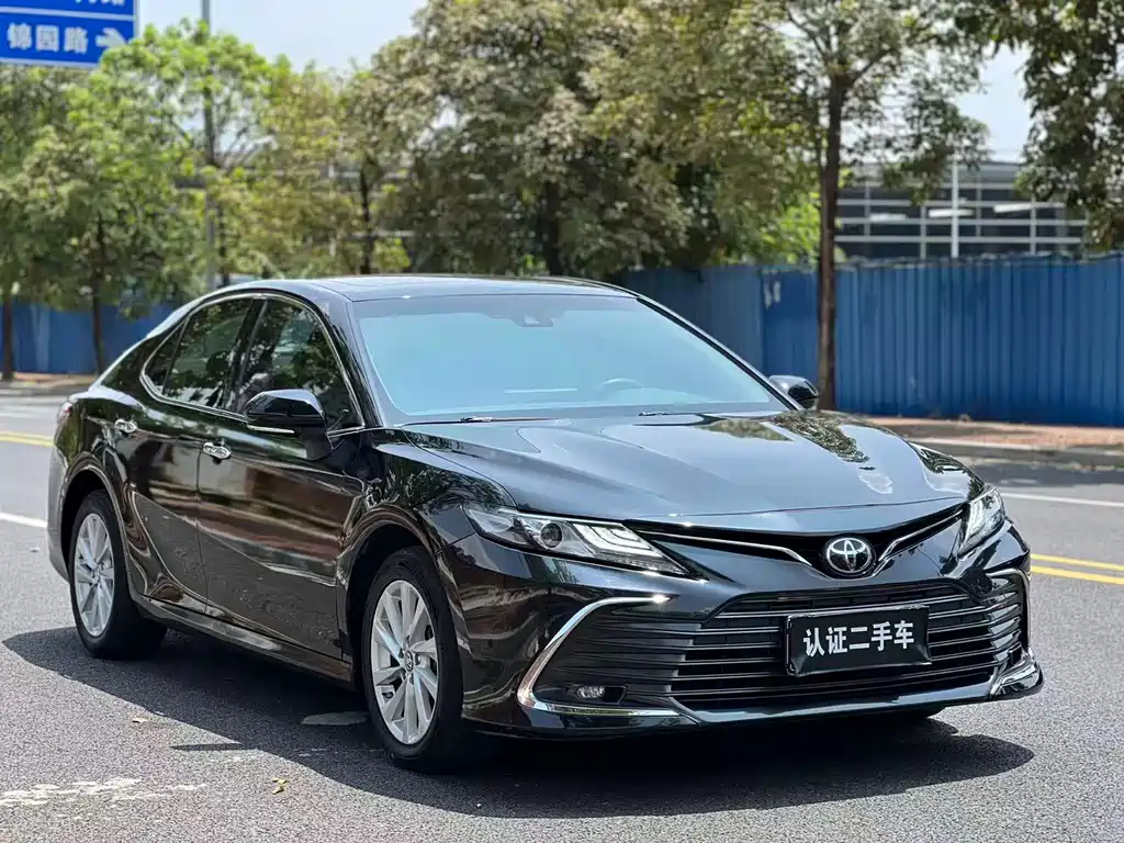 Toyota Camry — фото 3