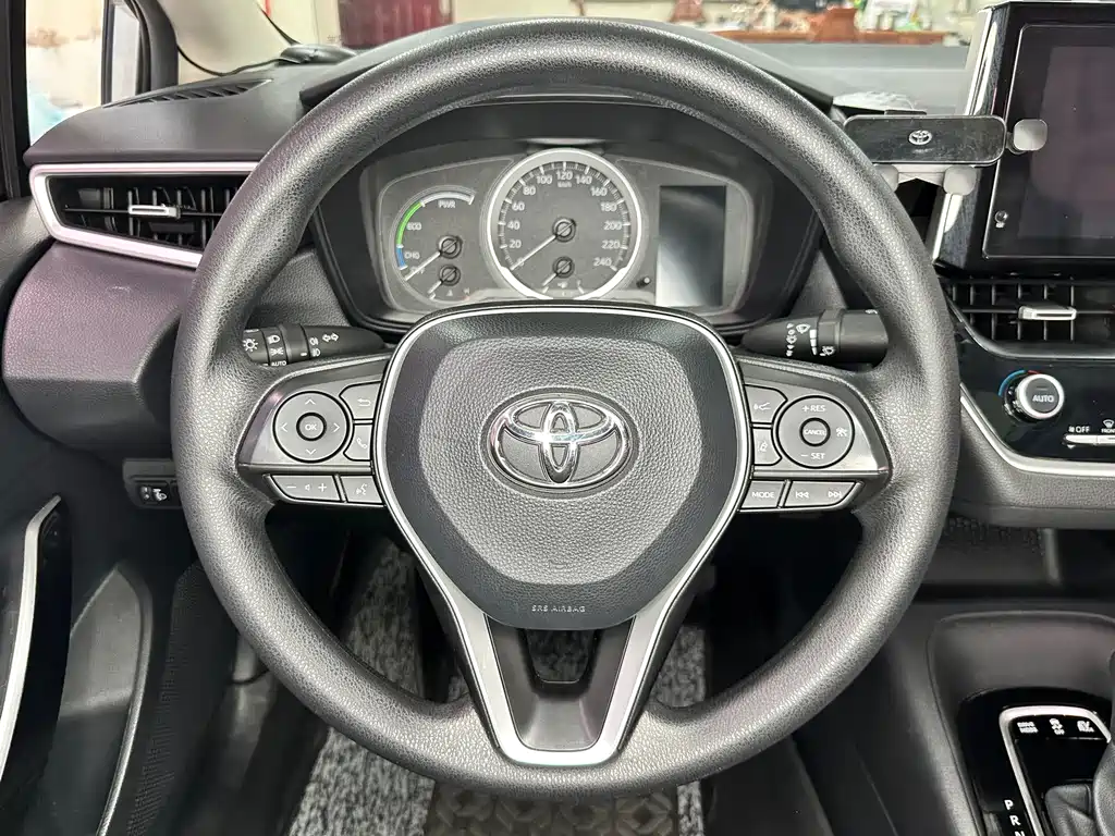 Toyota Corolla — фото 15