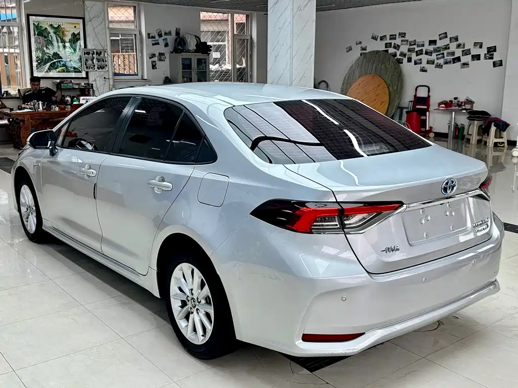 Toyota Corolla — фото 6