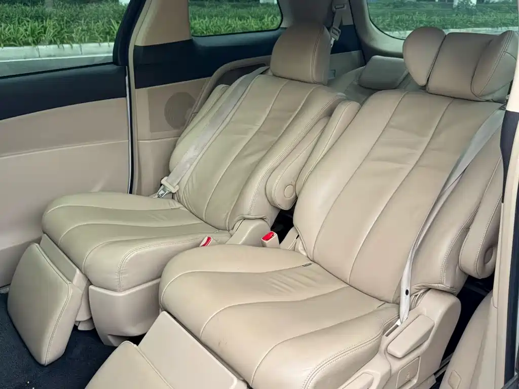 Toyota Previa — фото 8