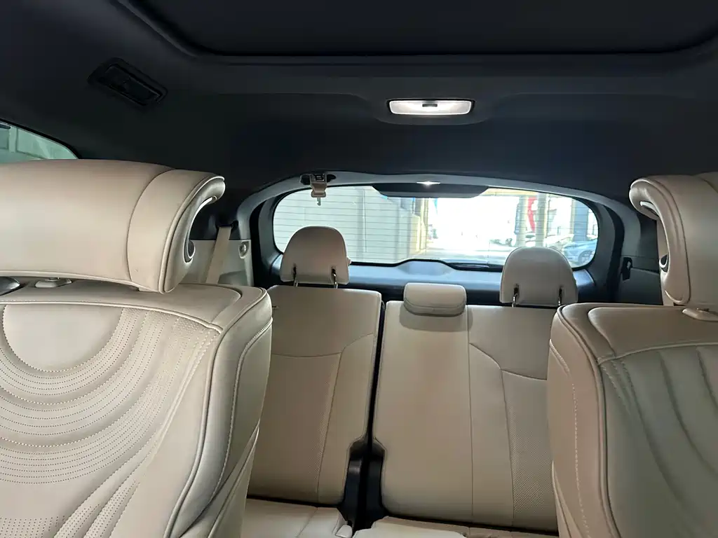 Toyota Granvia — фото 14