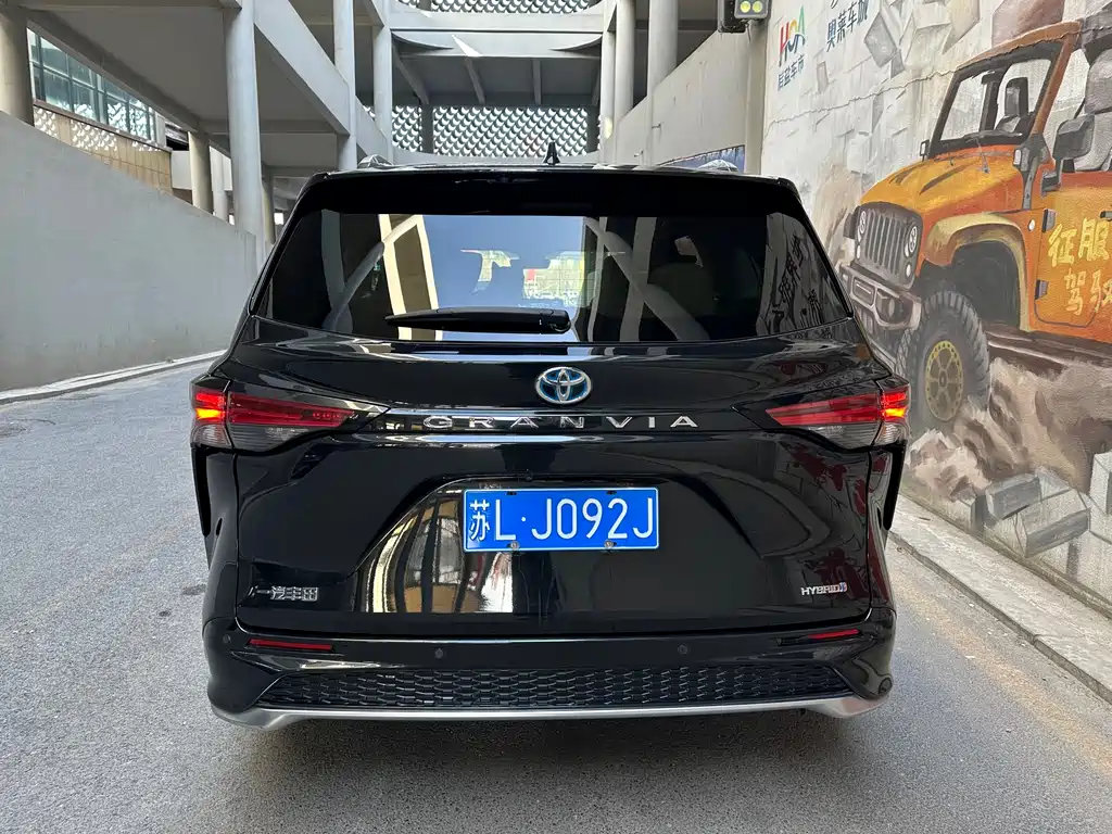 Toyota Granvia — фото 3