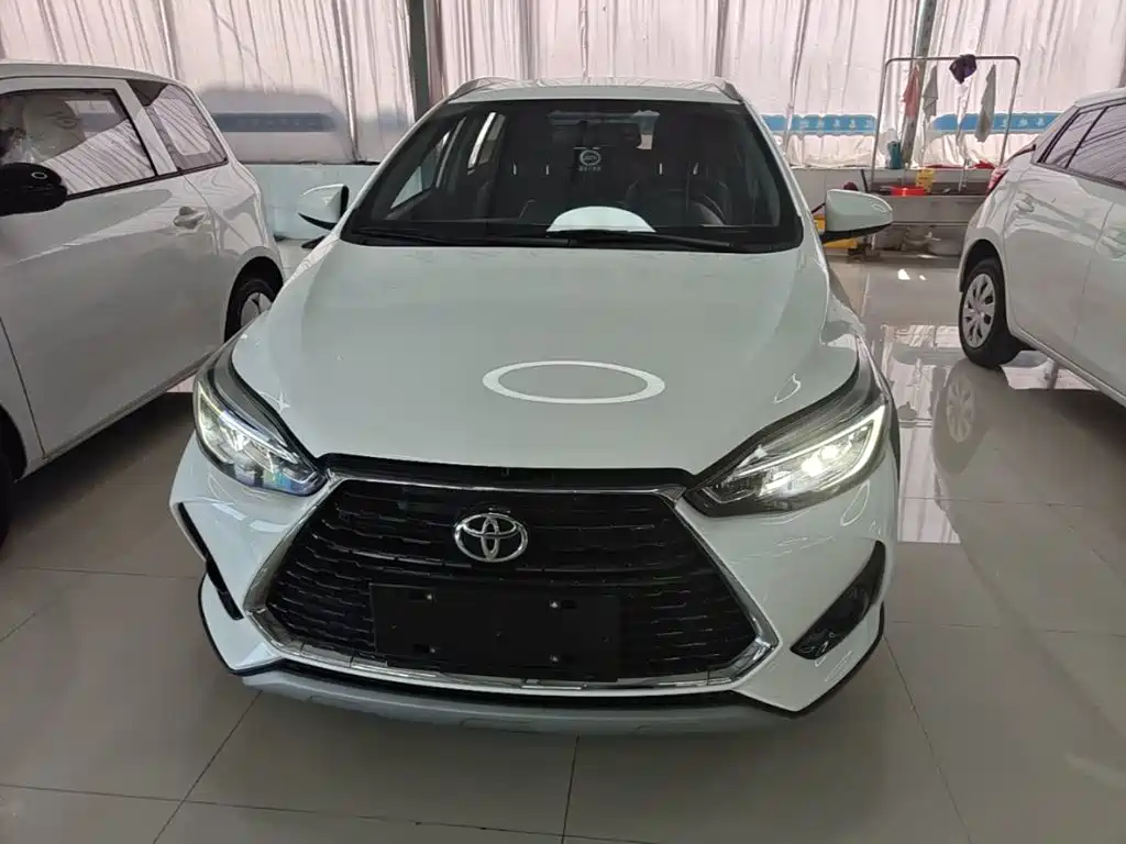 Toyota Yaris L — фото 3