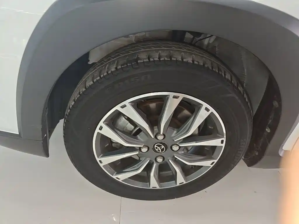 Toyota Yaris L — фото 23