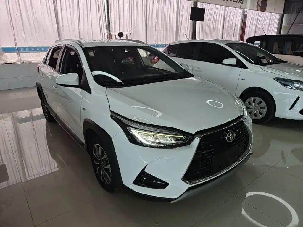 Toyota Yaris L — фото 4