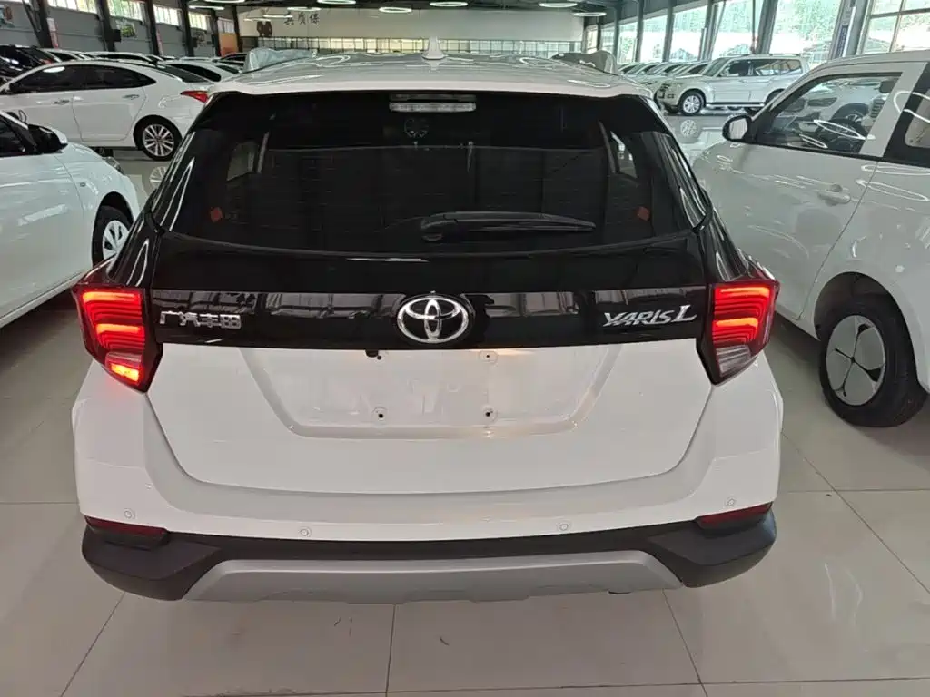 Toyota Yaris L — фото 6