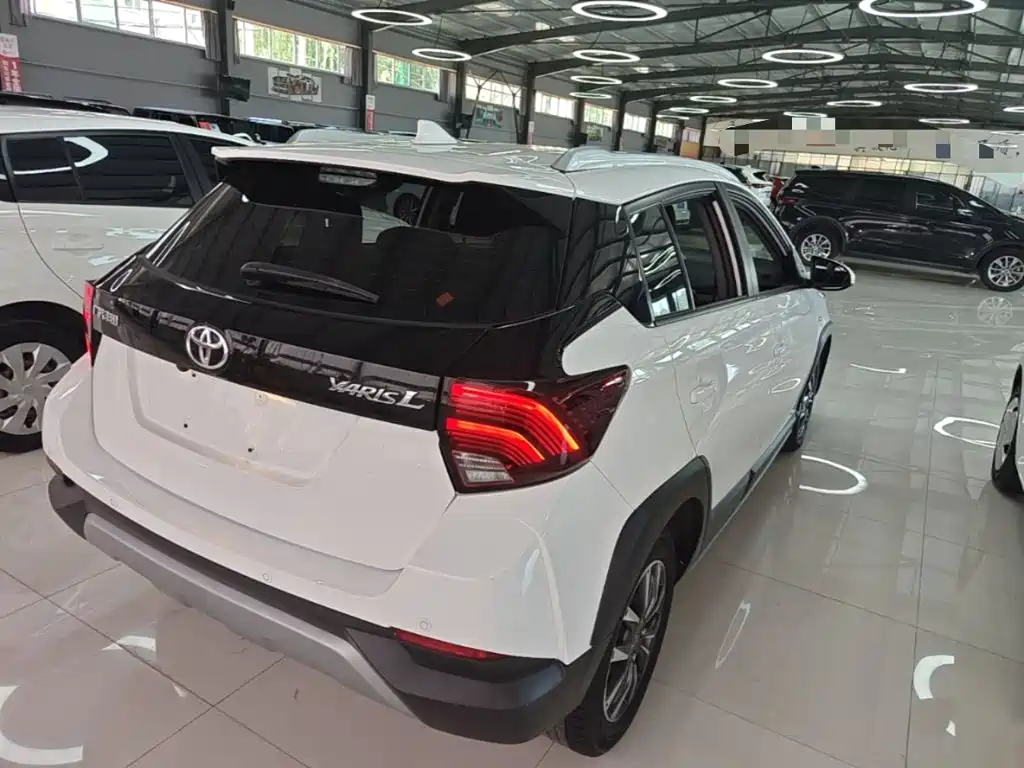 Toyota Yaris L — фото 7