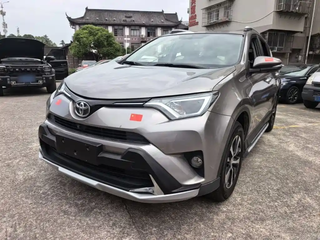 Toyota RAV4 — фото 2