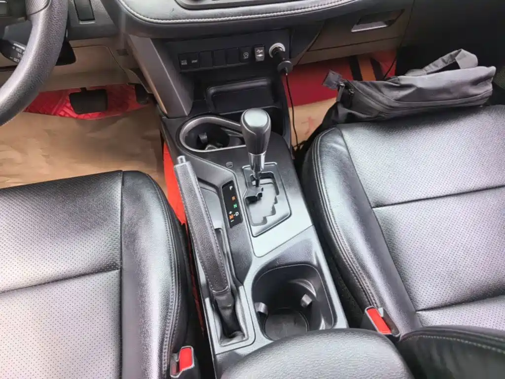 Toyota RAV4 — фото 14