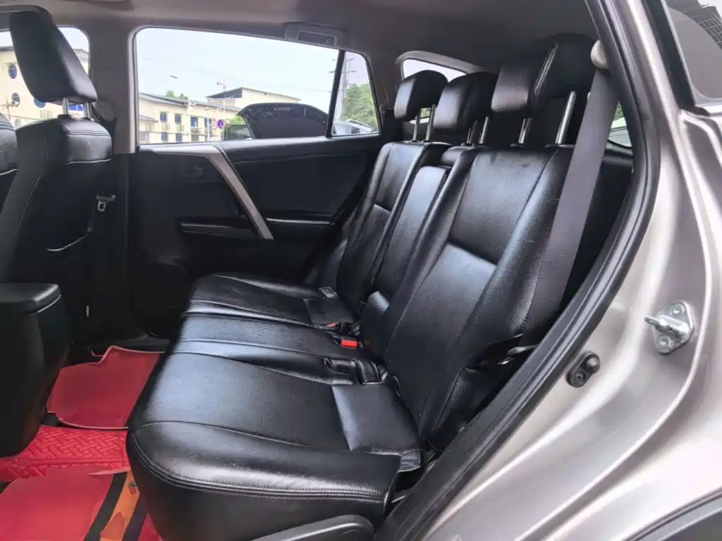 Toyota RAV4 — фото 17