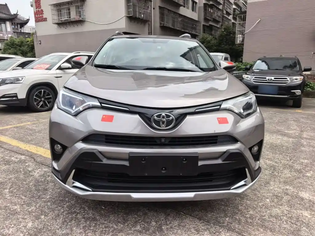 Toyota RAV4 — фото 3