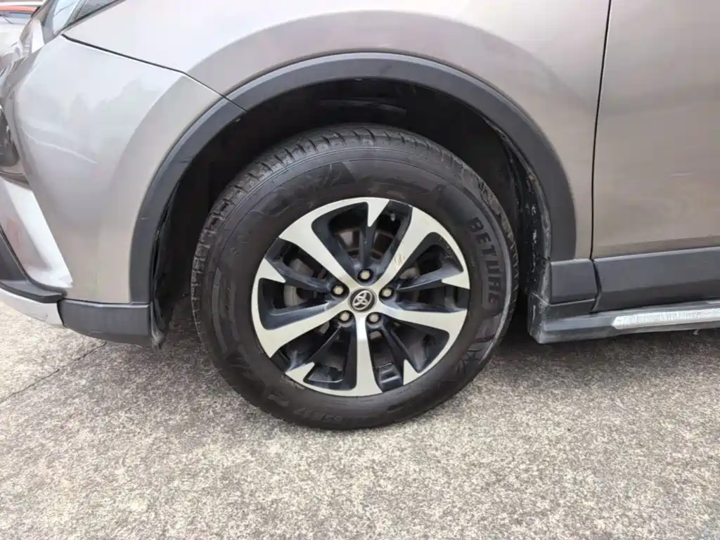 Toyota RAV4 — фото 23