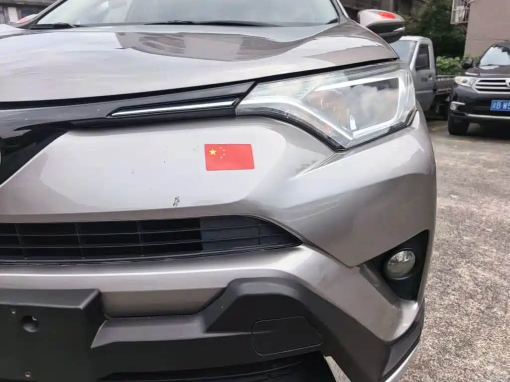Toyota RAV4 — фото 24