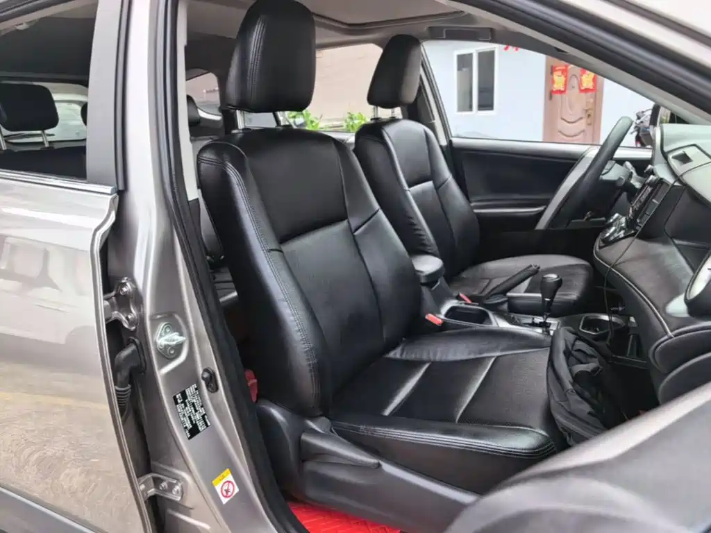 Toyota RAV4 — фото 25