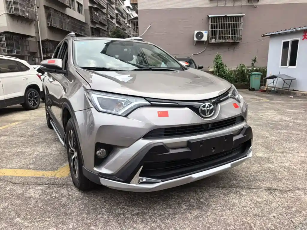 Toyota RAV4 — фото 4