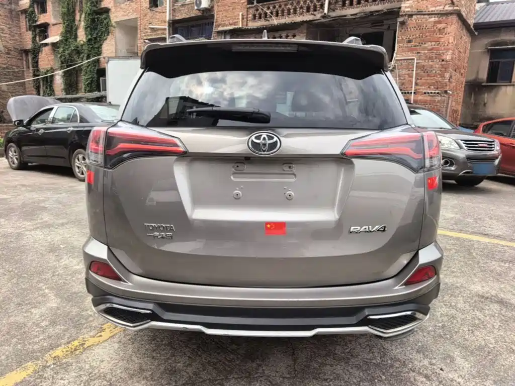 Toyota RAV4 — фото 6