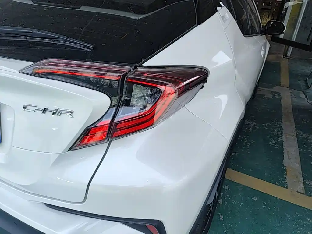 Toyota C-HR — фото 8