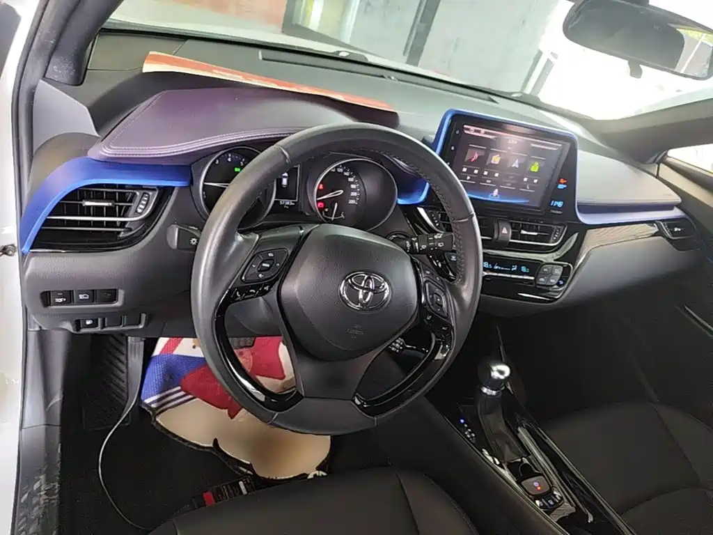 Toyota C-HR — фото 10