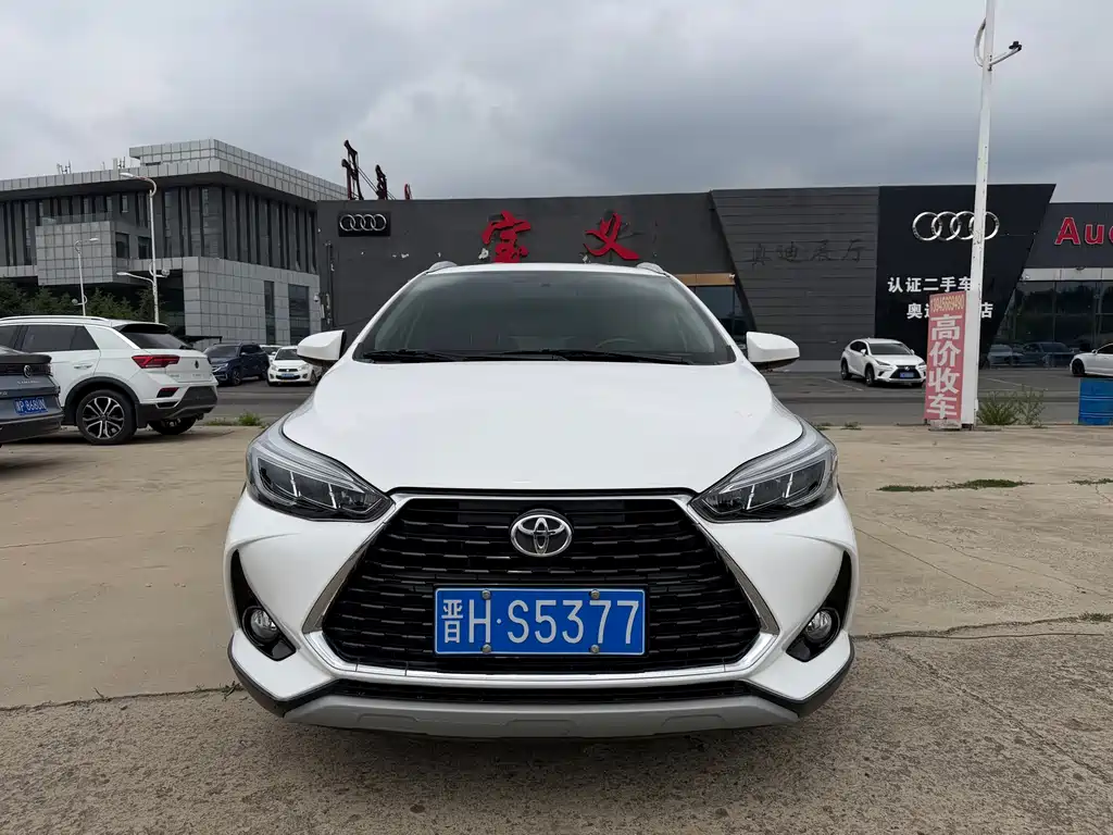 Toyota Yaris L — фото 2