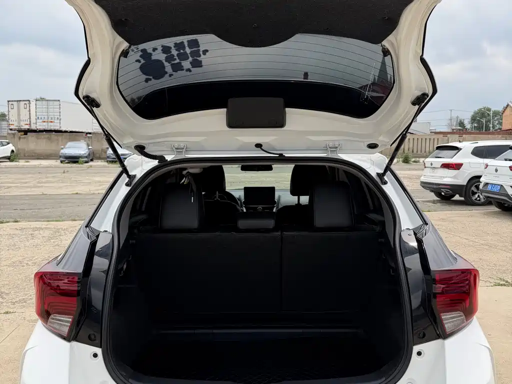 Toyota Yaris L — фото 18