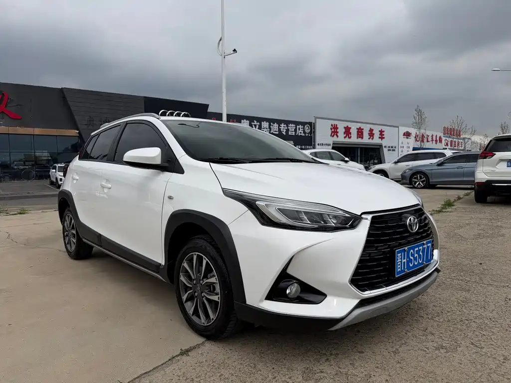 Toyota Yaris L — фото 3
