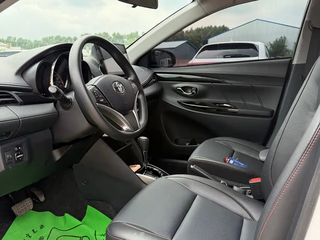 Toyota Yaris L — фото 6