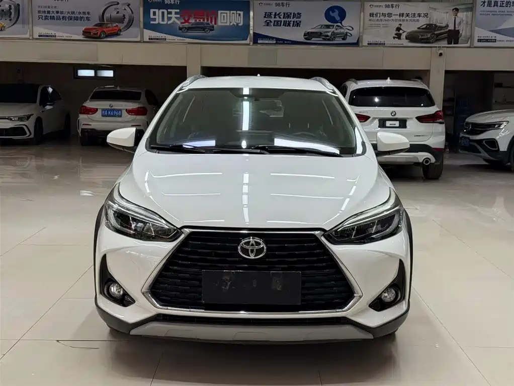 Toyota Yaris L — фото 2