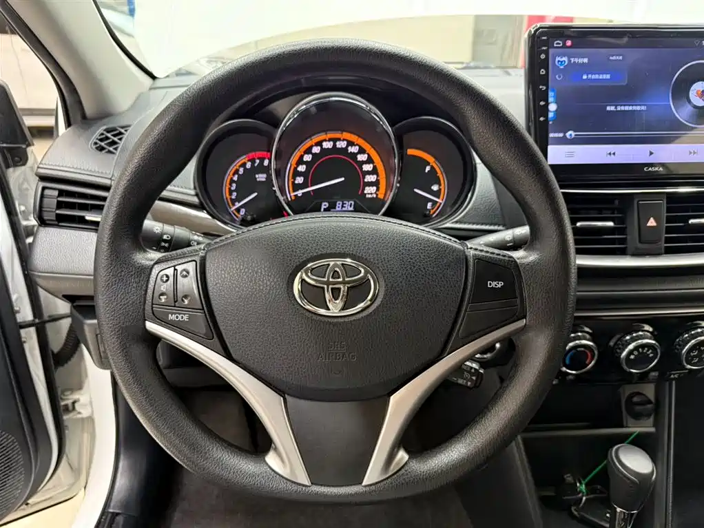 Toyota Yaris L — фото 11
