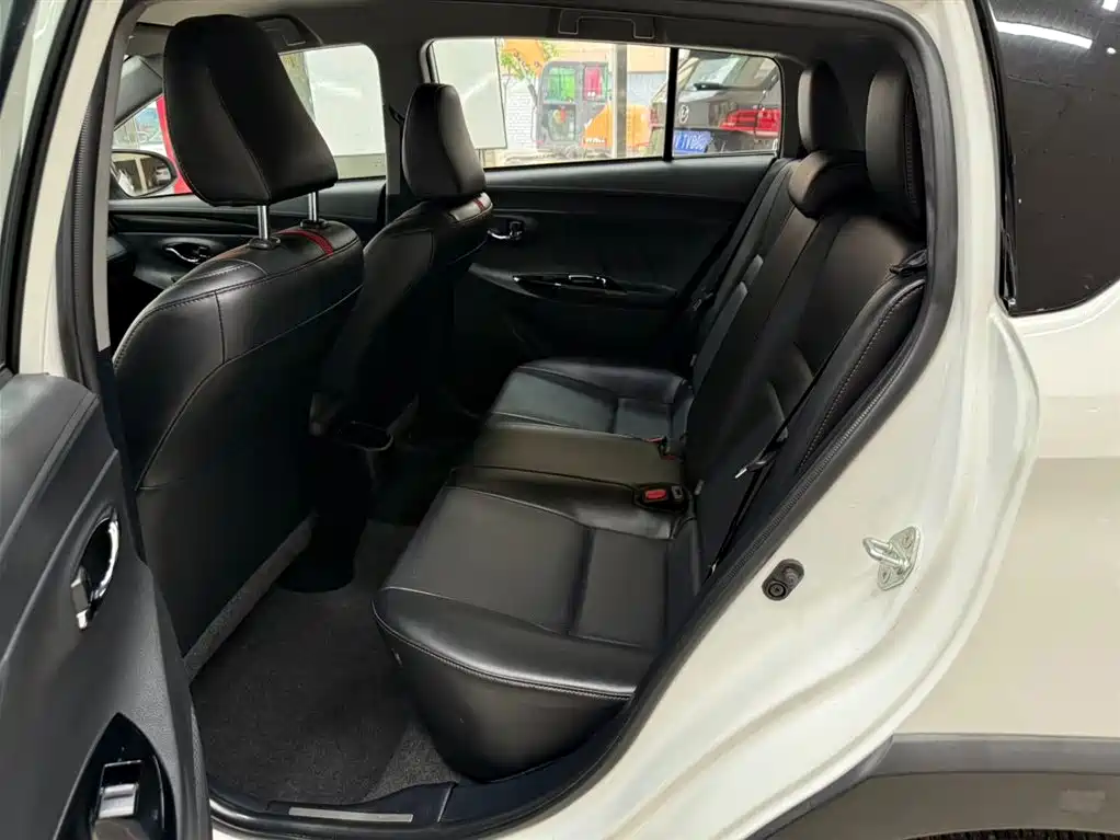 Toyota Yaris L — фото 17