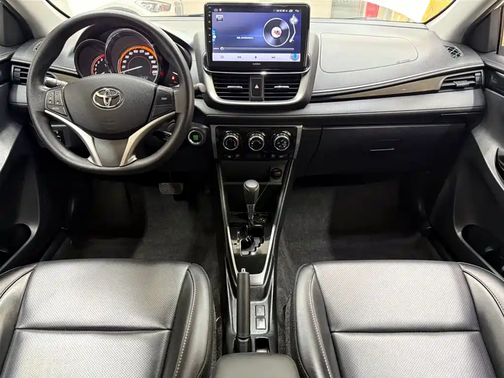 Toyota Yaris L — фото 18