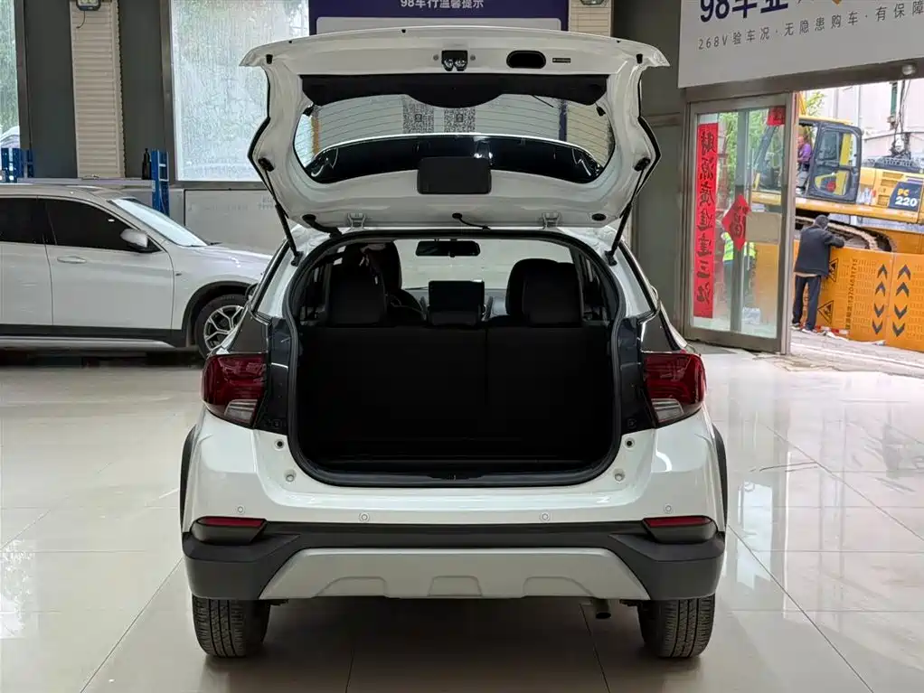 Toyota Yaris L — фото 21