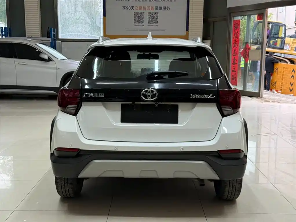 Toyota Yaris L — фото 5