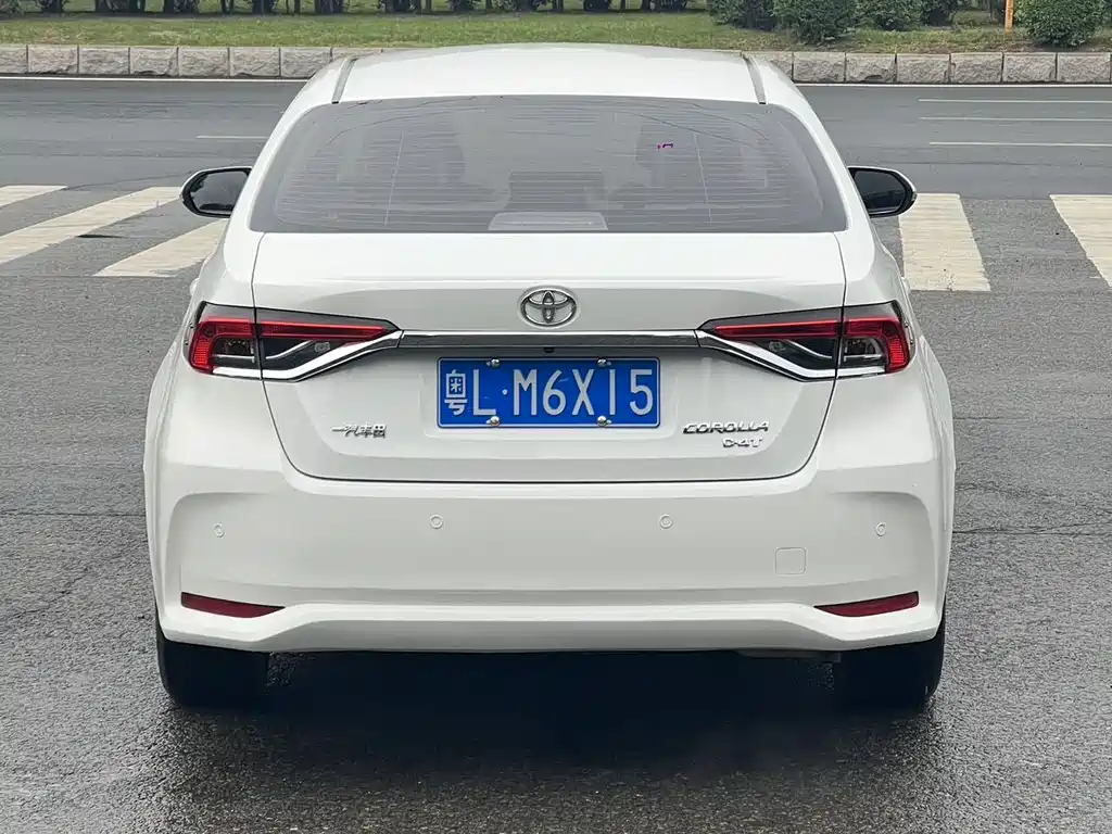 Toyota Corolla — фото 11