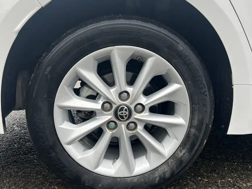 Toyota Corolla — фото 13