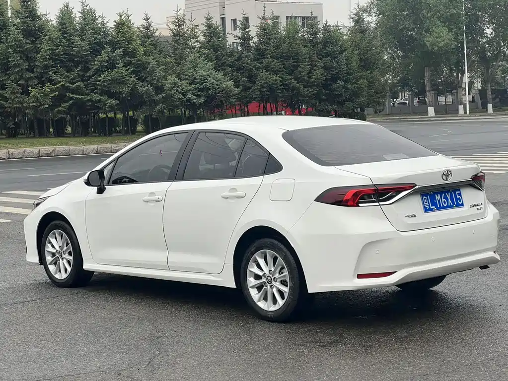 Toyota Corolla — фото 10