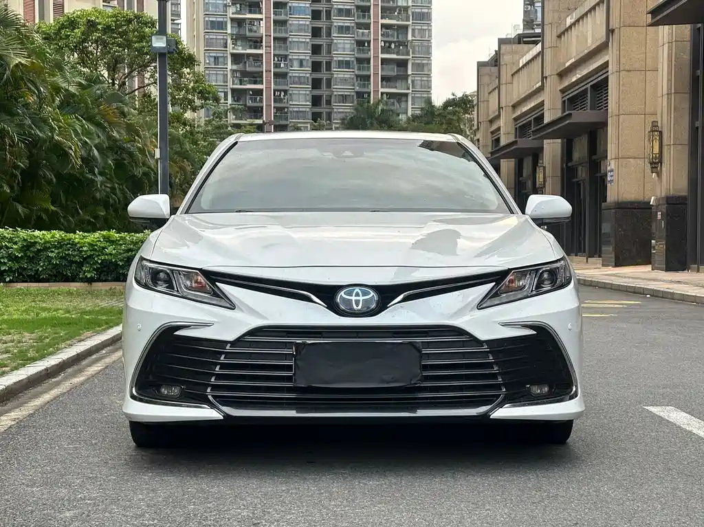 Toyota Camry — фото 3