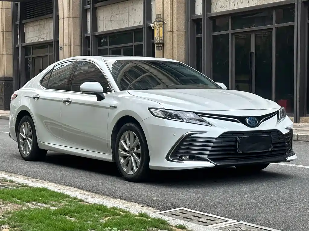 Toyota Camry — фото 5