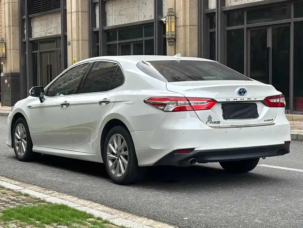 Toyota Camry — фото 6