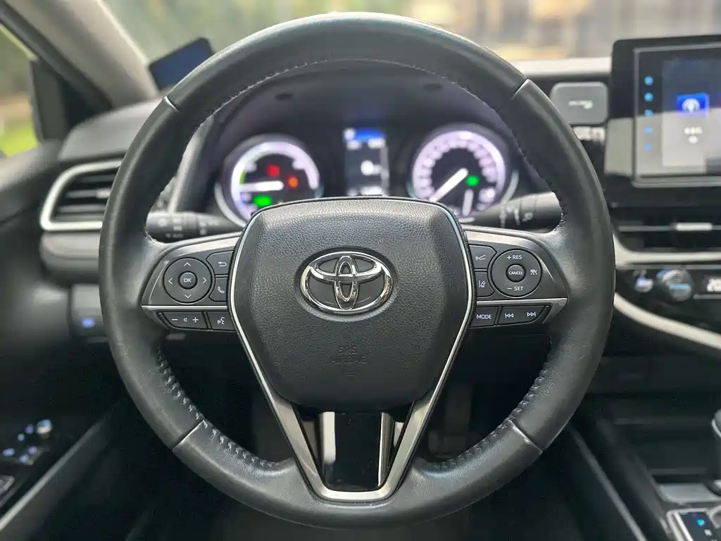 Toyota Camry — фото 10