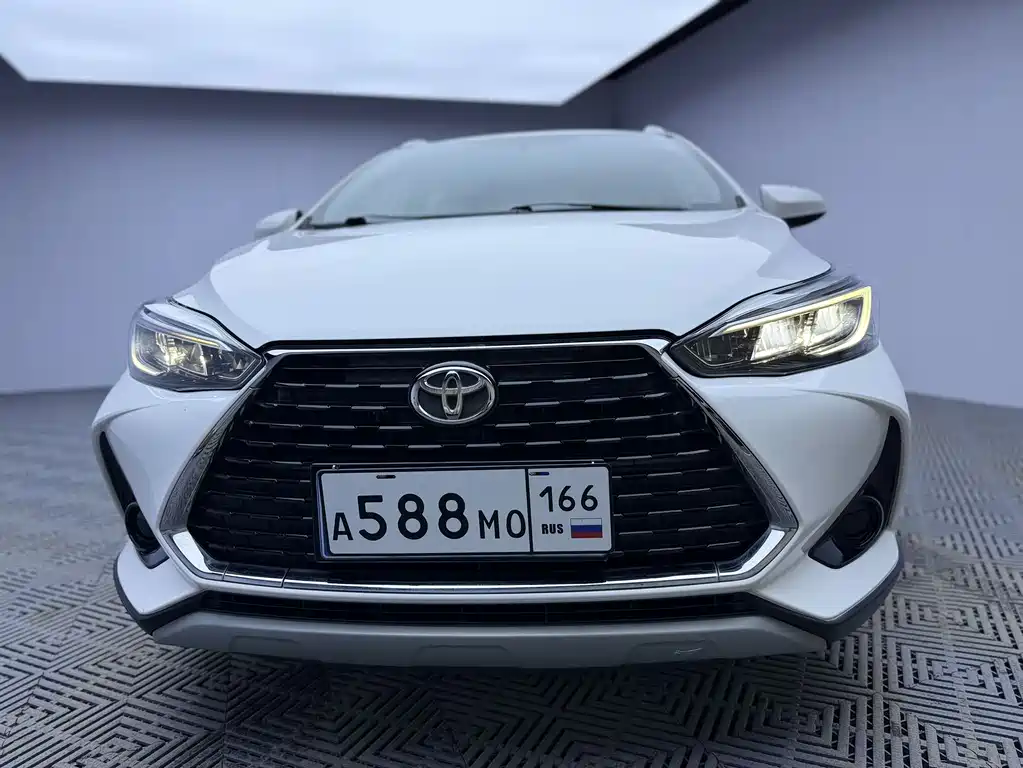 Toyota Yaris L — фото 2