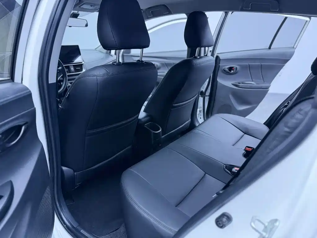 Toyota Yaris L — фото 11