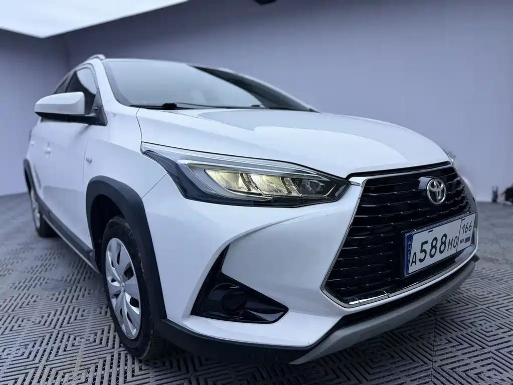 Toyota Yaris L — фото 3
