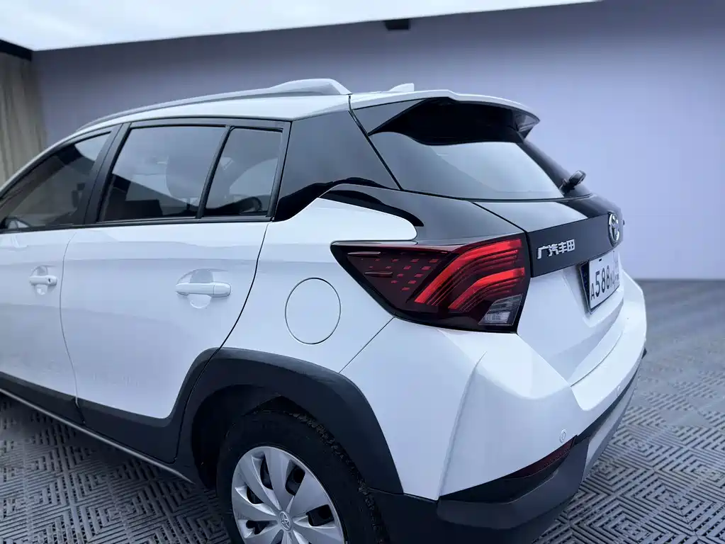 Toyota Yaris L — фото 5