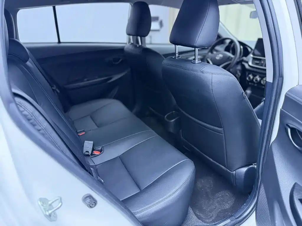 Toyota Yaris L — фото 10