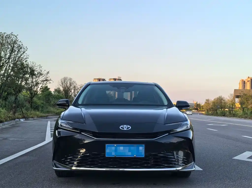 Toyota Camry — фото 2