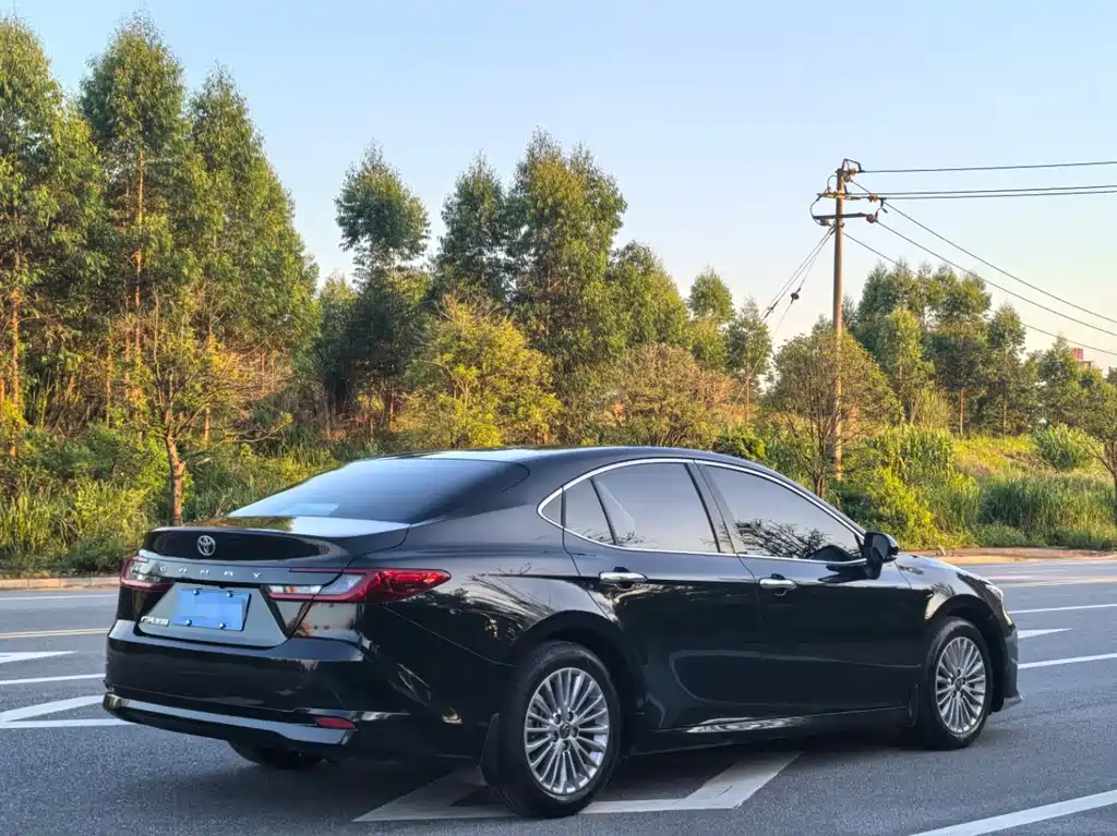 Toyota Camry — фото 4